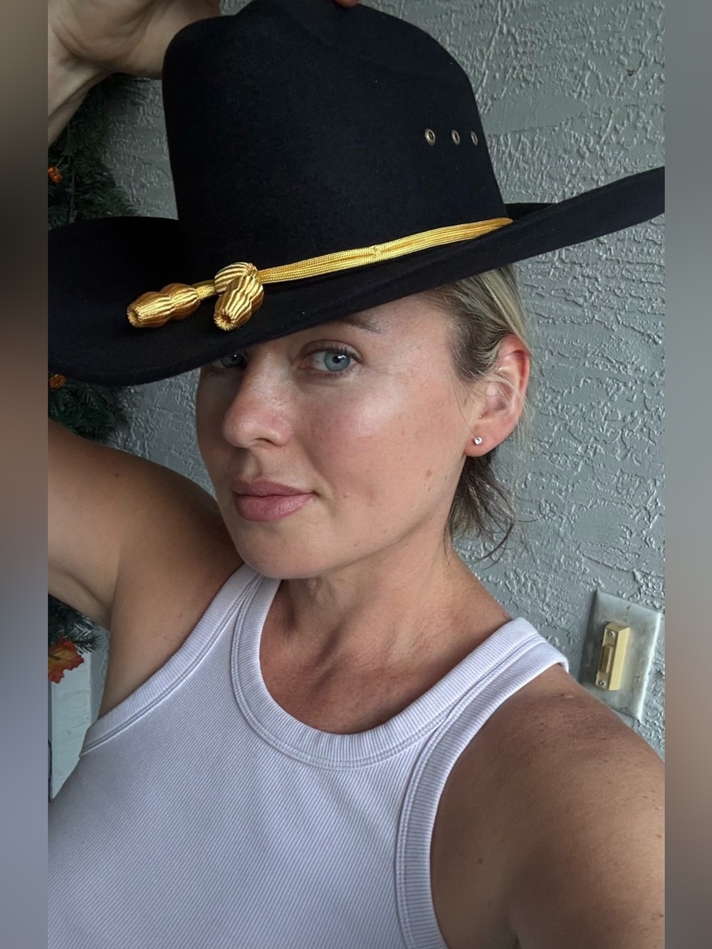 Women's Black Fert Western Hat with Gold Cord Accent